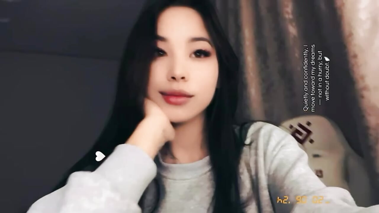 ✌🏻 - video by YumiCharm