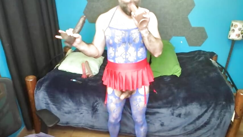 Posing for man dressed like a whore - video của người mẫu cam MachoPutito