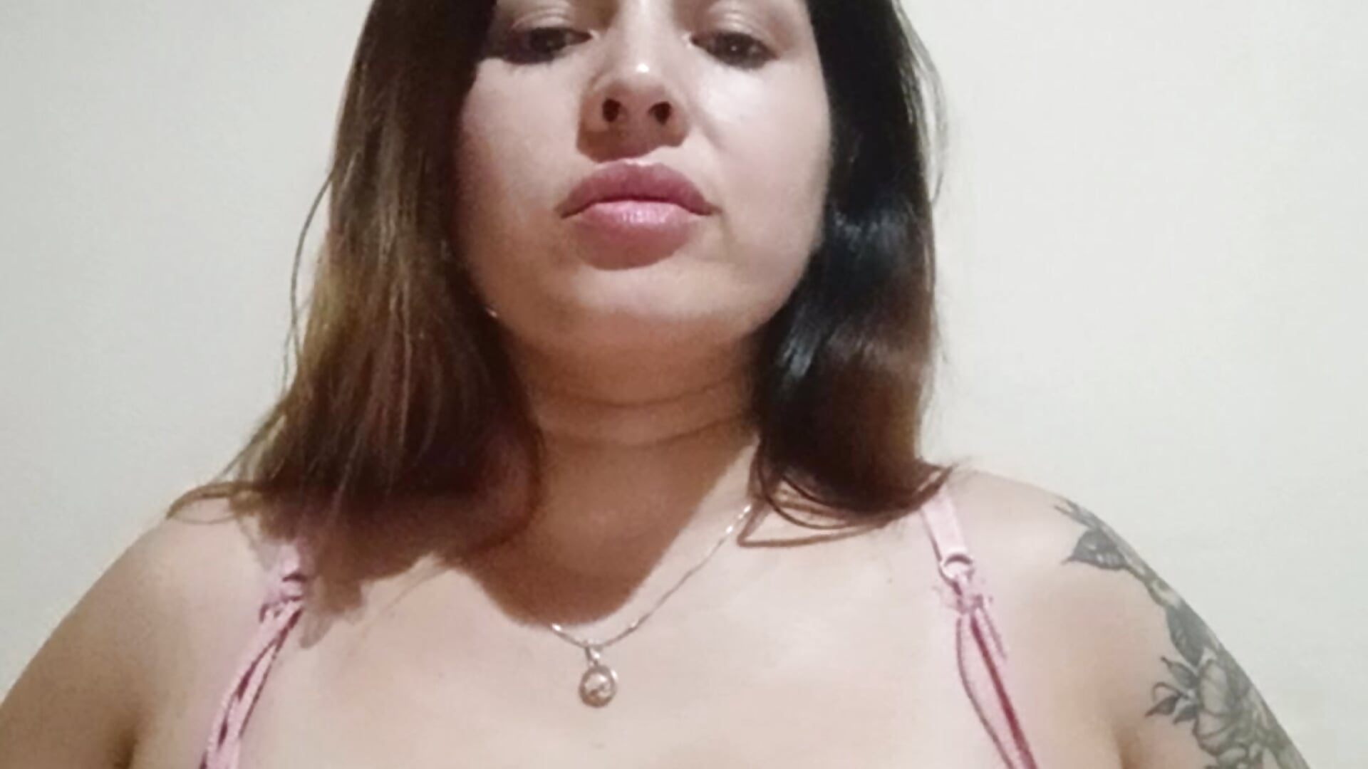 Sneak a peek - vidéo du modèle de showcams Busty_lorena