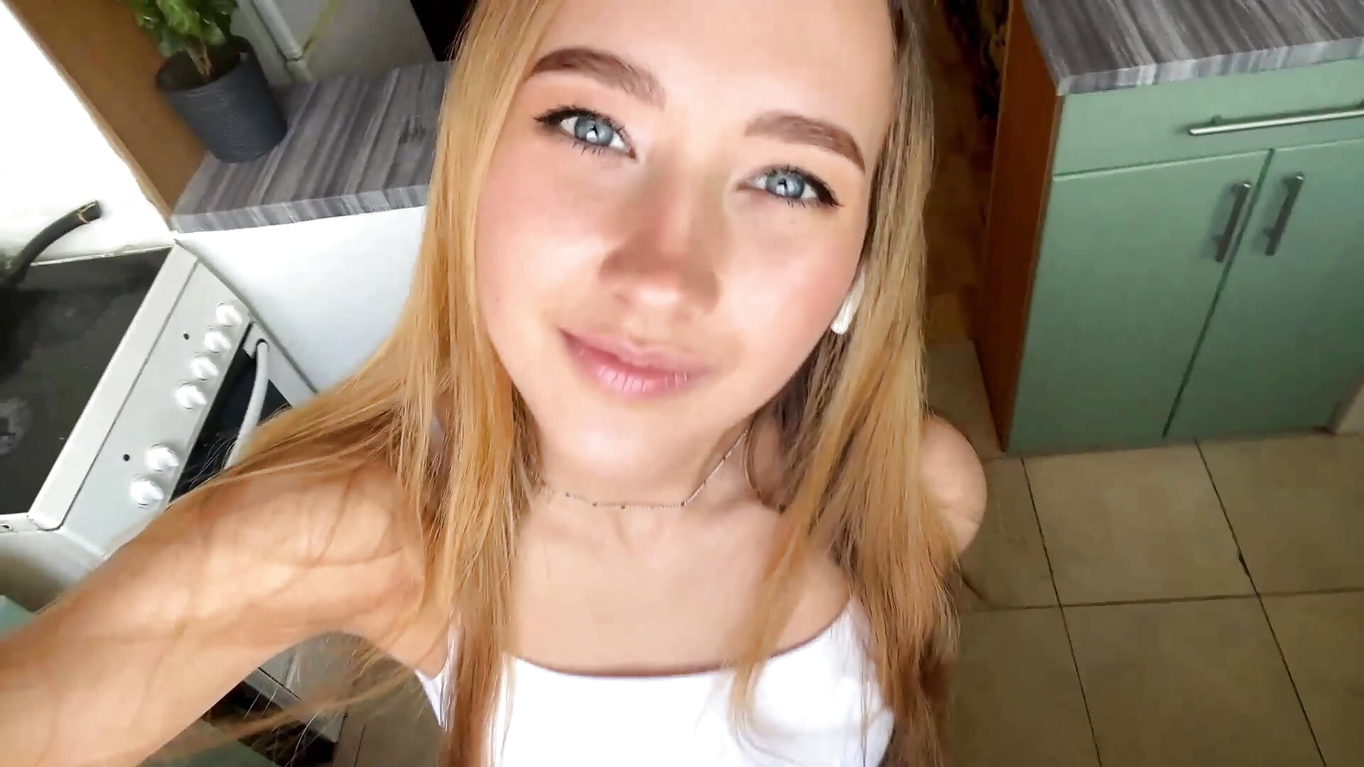 my eyes look straight into your soul - video by Liesenaniles cam model