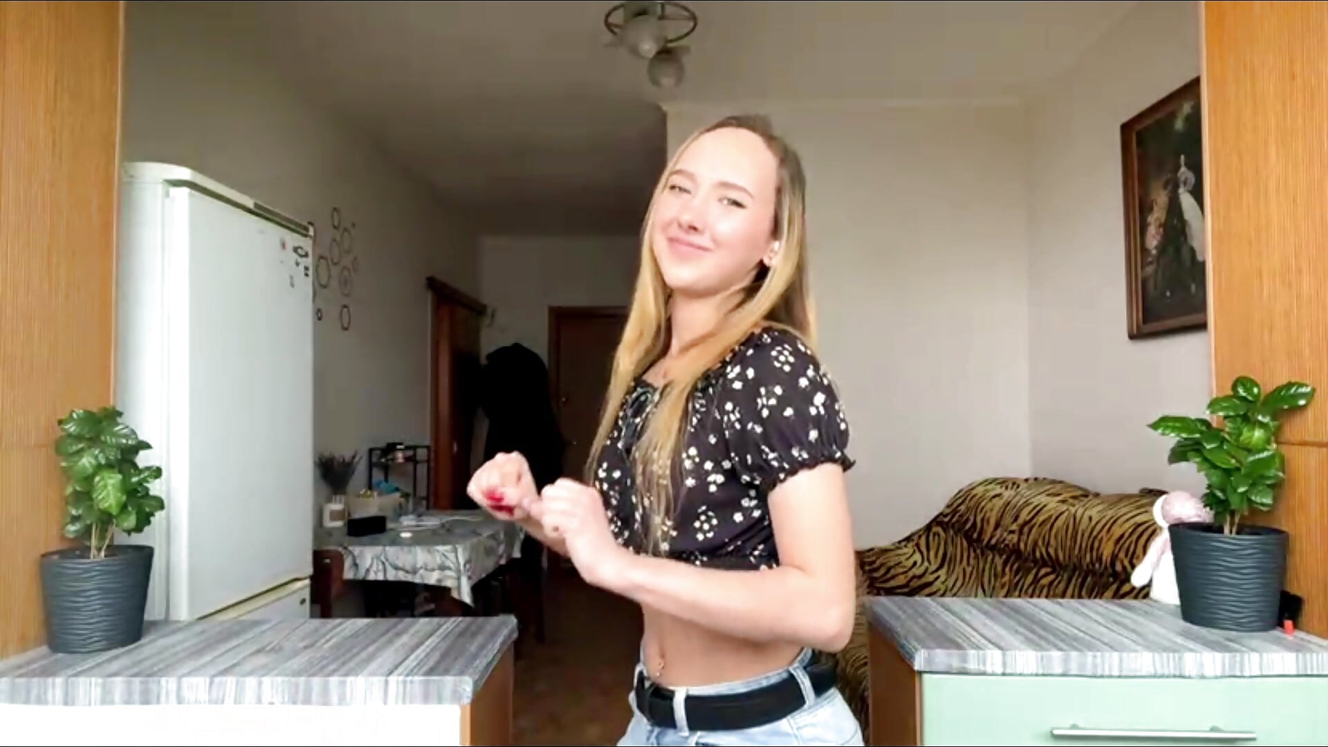 my shy dance - video by Liesenaniles cam model