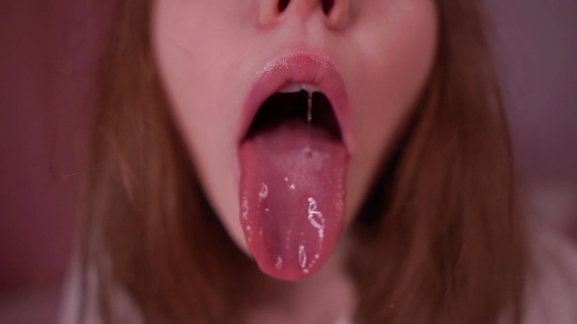 Tongue goes crazy💋 - video od modelky/modela Pacific_Polly