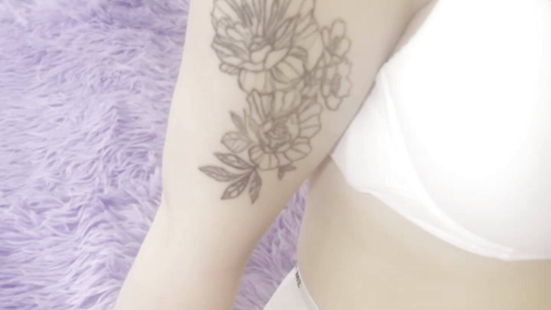 Anna Tattoo on body – video od webkamerové modelky AnaStrike