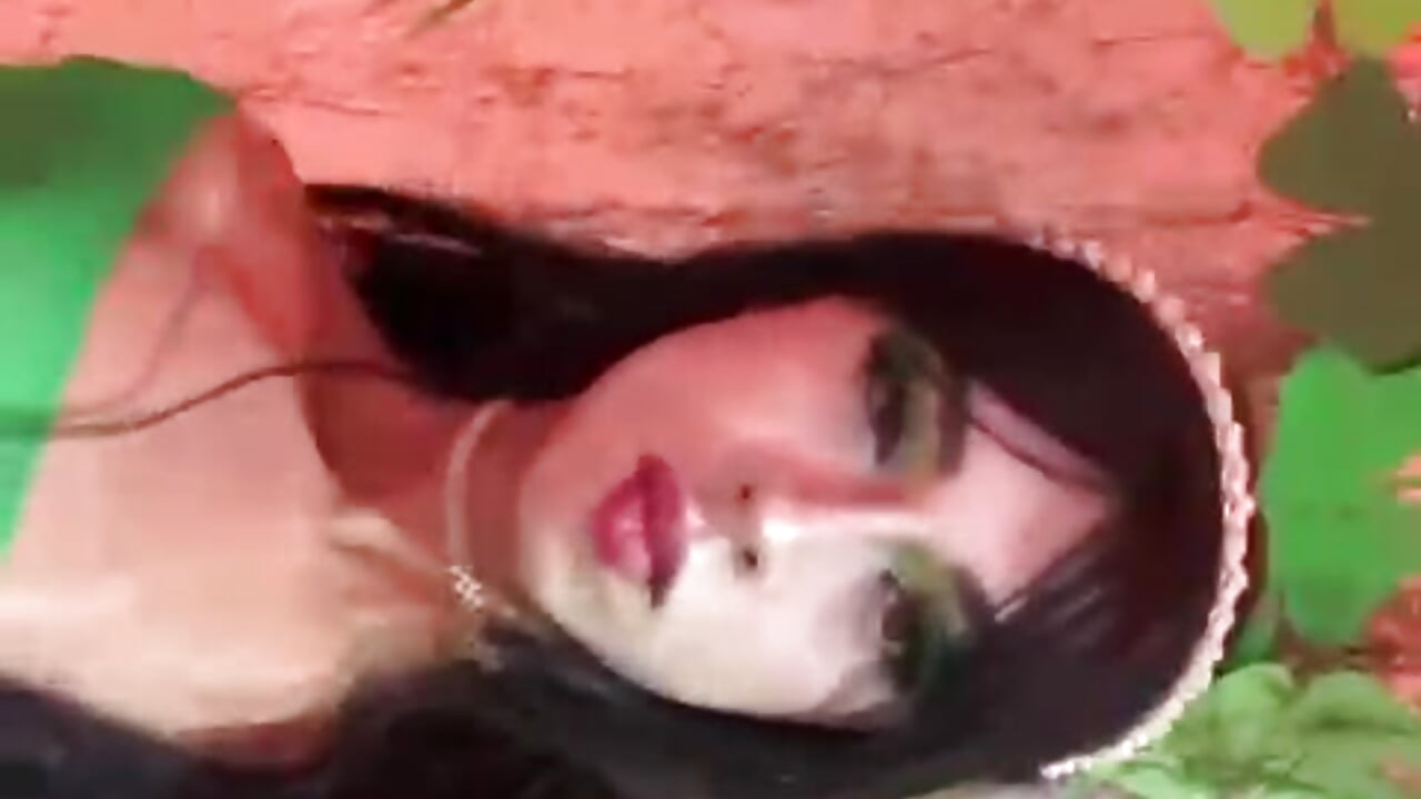 Miss_sunshinee adlı kamer modelinin viral videoları:  136