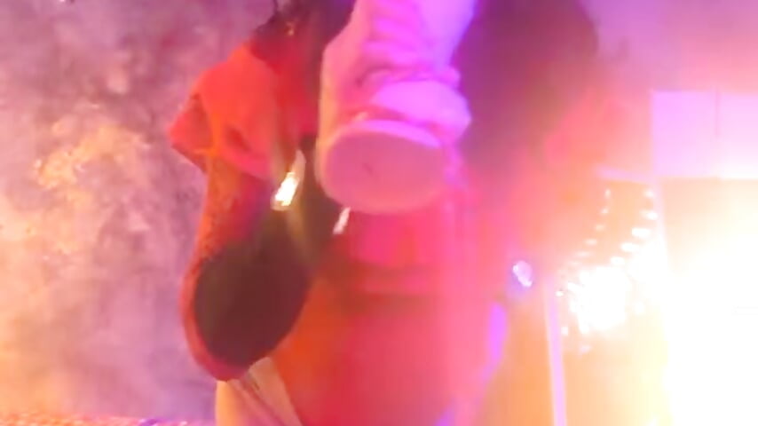 [1 May 04:34] Public Show - vídeo de la modelo de cam DomMONIKA