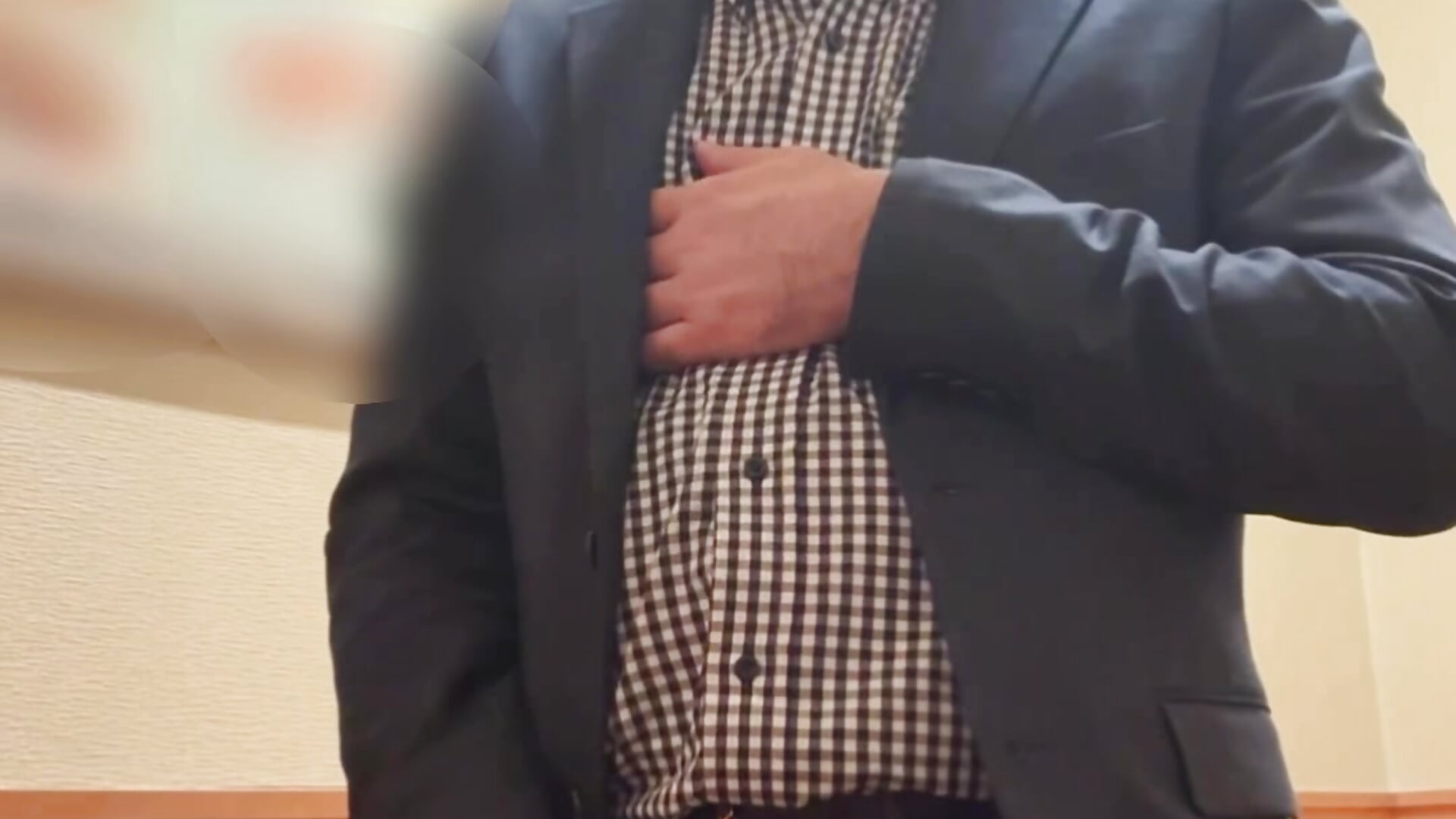 同僚の目を盗んでラーメン店でちんこ弄り（射精なし） - RYUICHI_1919 캠 모델의 동영상