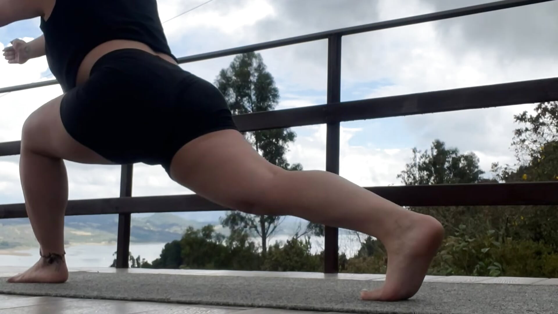 Yoga Time - วิดีโอโดย julieta_alveez โมเดลแคม