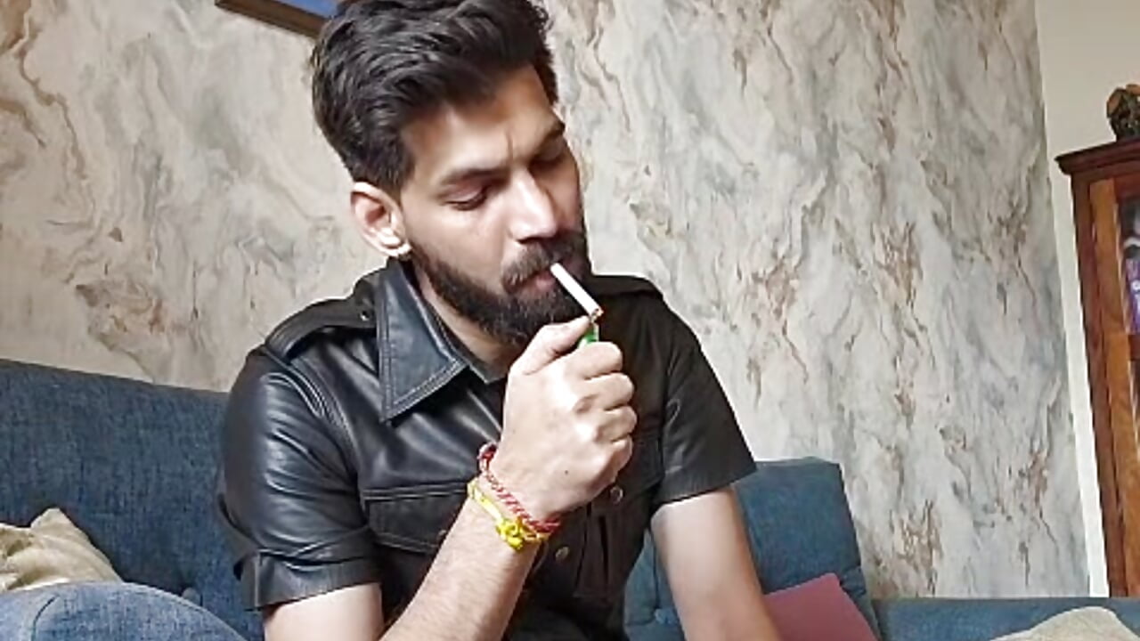 Smoking - βίντεο μοντέλου wriedbeardo818