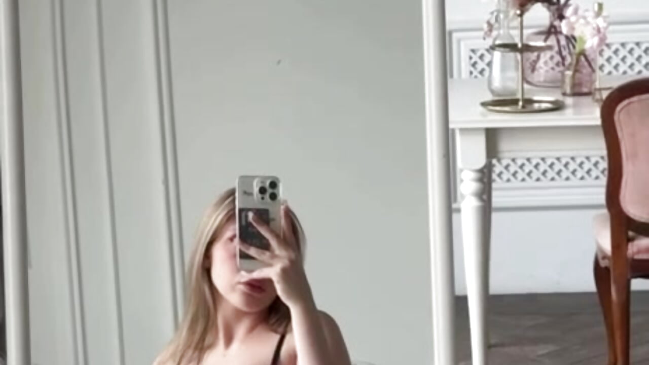 Sxy Mirror View - vídeo de la modelo de cam JustEvalove