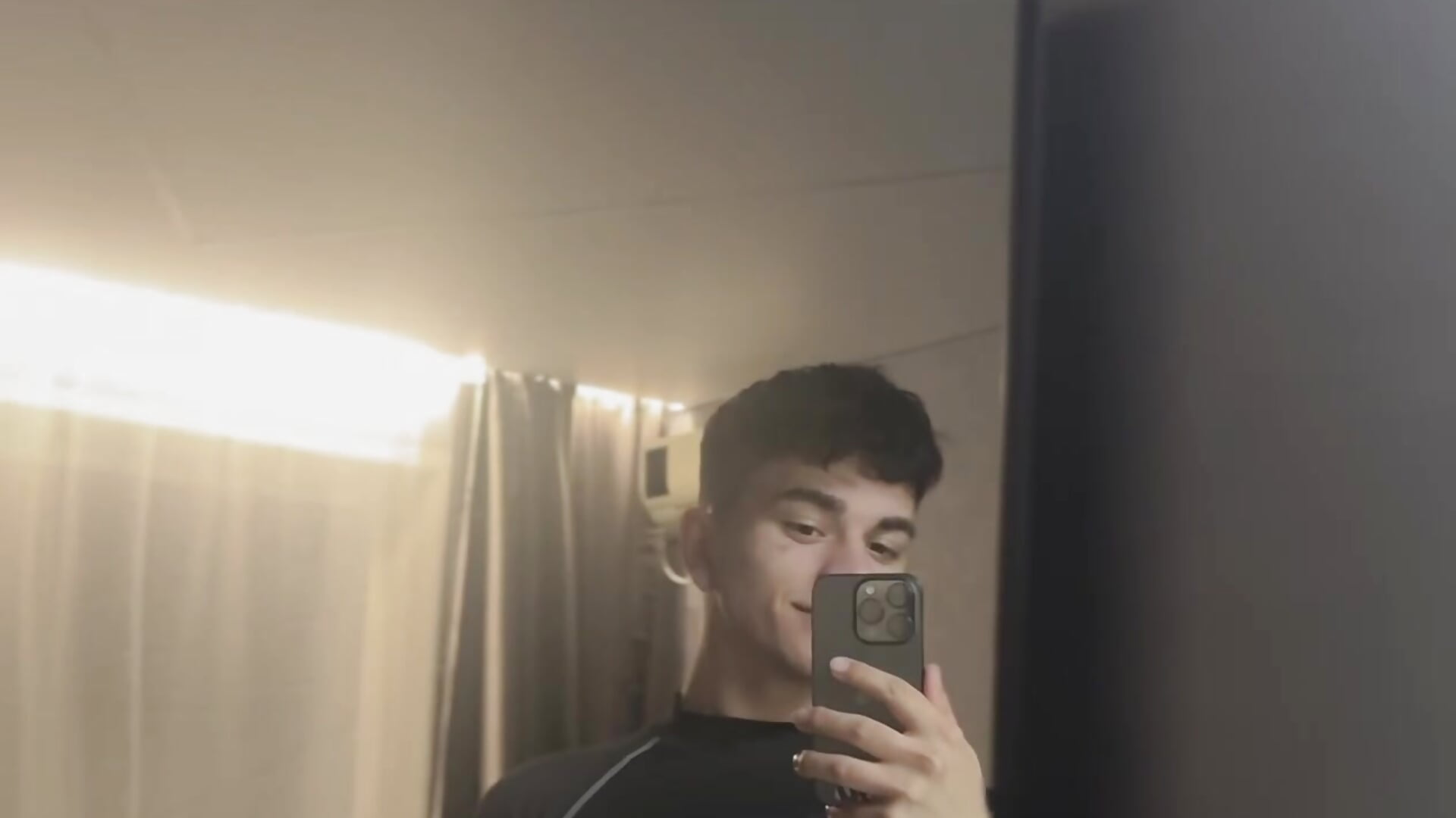 🖤 – video modela na kameri MaxWoolf