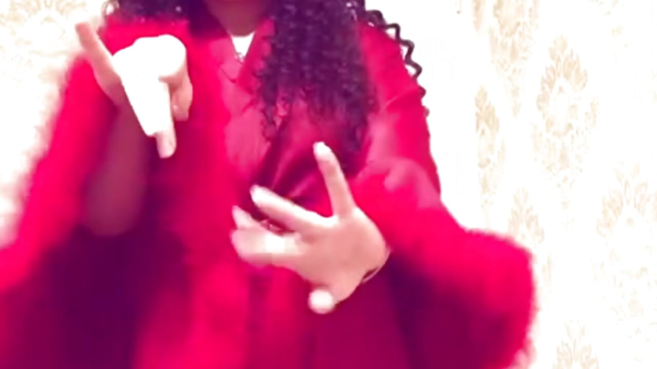 me love - video by Kimberly-ly cam model