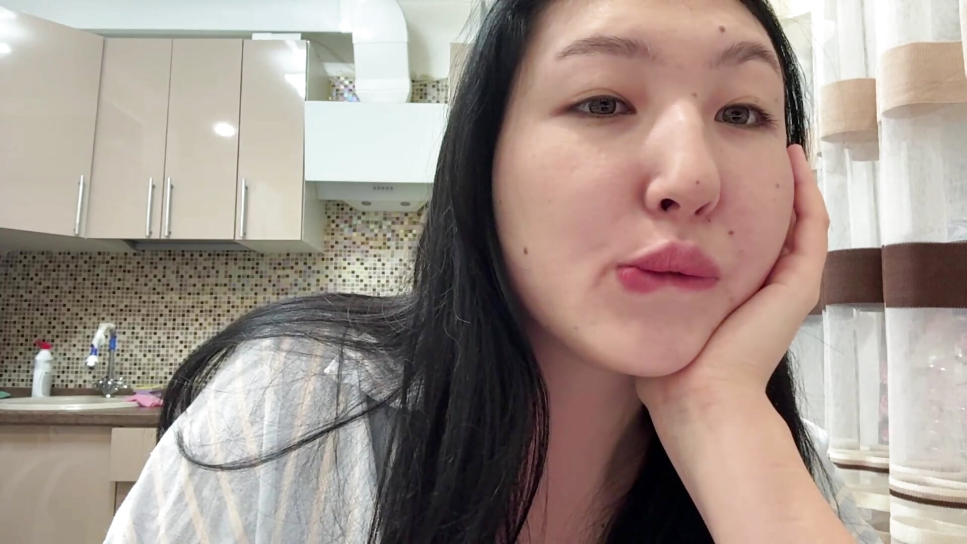 Tongue 😝 - vídeo de la modelo de cam Ameliya_kim