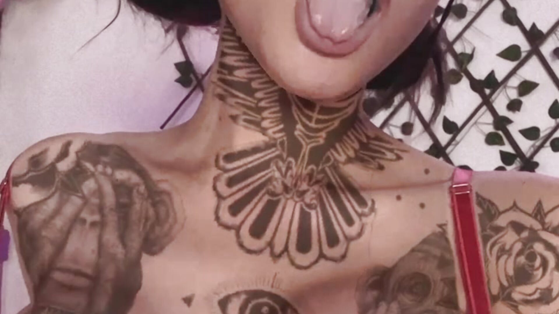 Tatuajes 😝 - video van ValenSoulFire cam-model