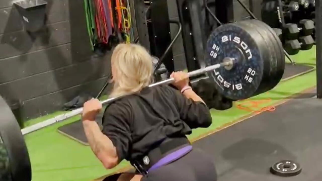 She only Squats heavy 😉 – video od webkamerové modelky MazyBlue