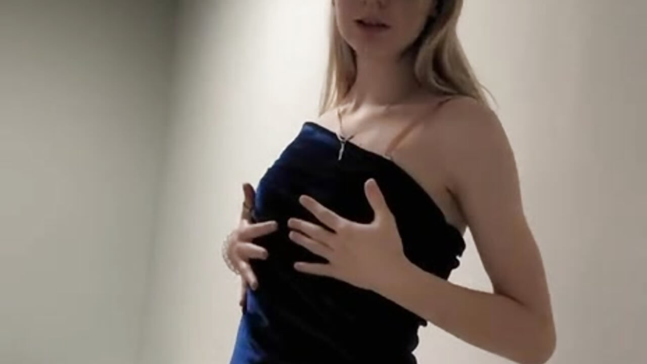 Should I wear this dress? Like - відео від вебкаммоделі Peachy_keens