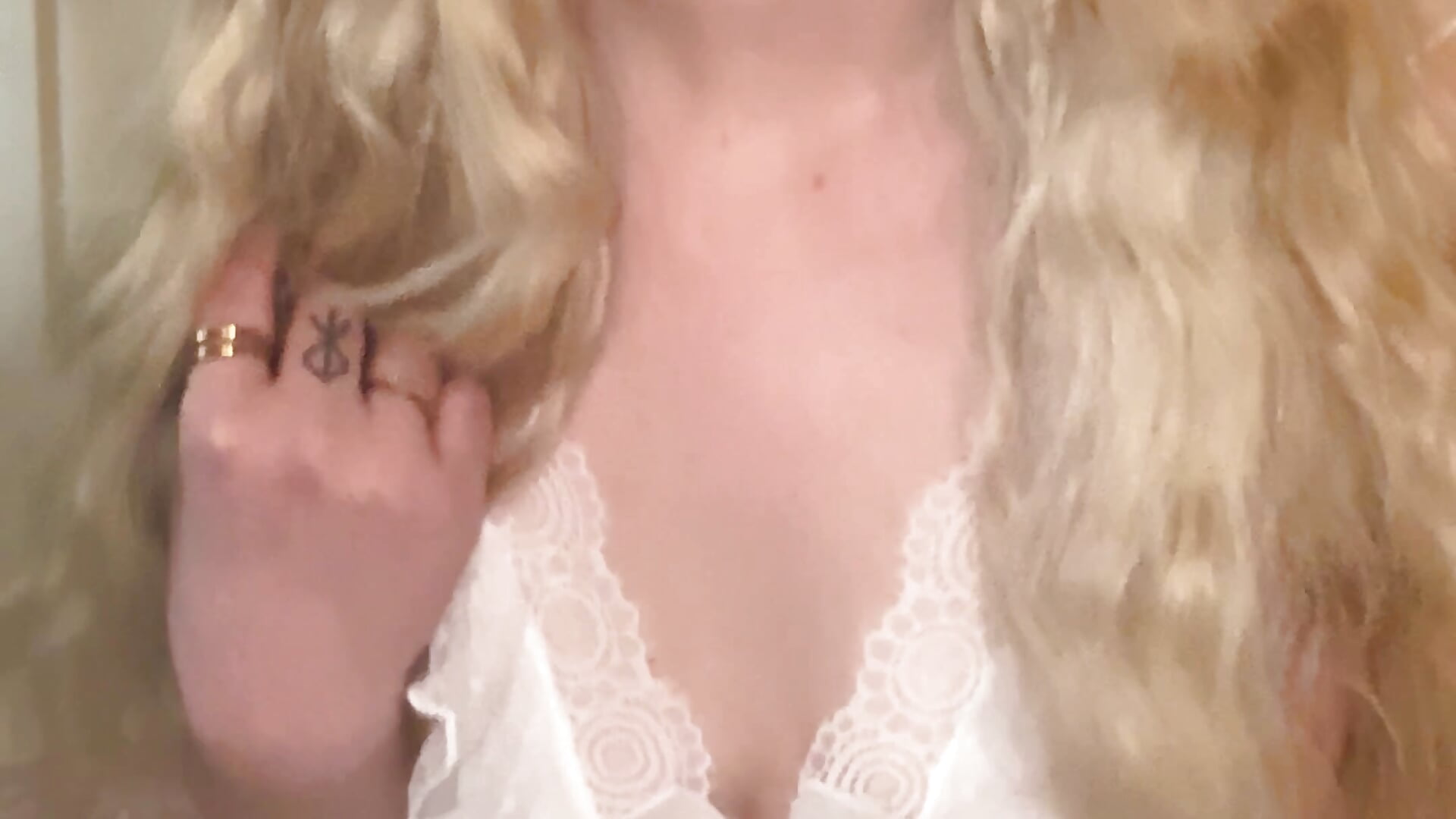 Come and see my boobies 😍 - video by LoveAliceXXX cam model