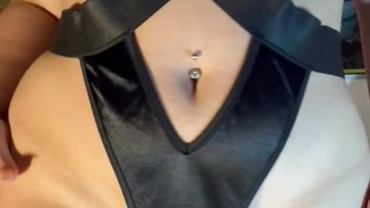 sexy percing - video oleh valenhil_ kamera model