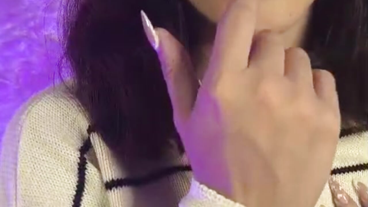 Very hot – видео вебкам-модели Summi10L