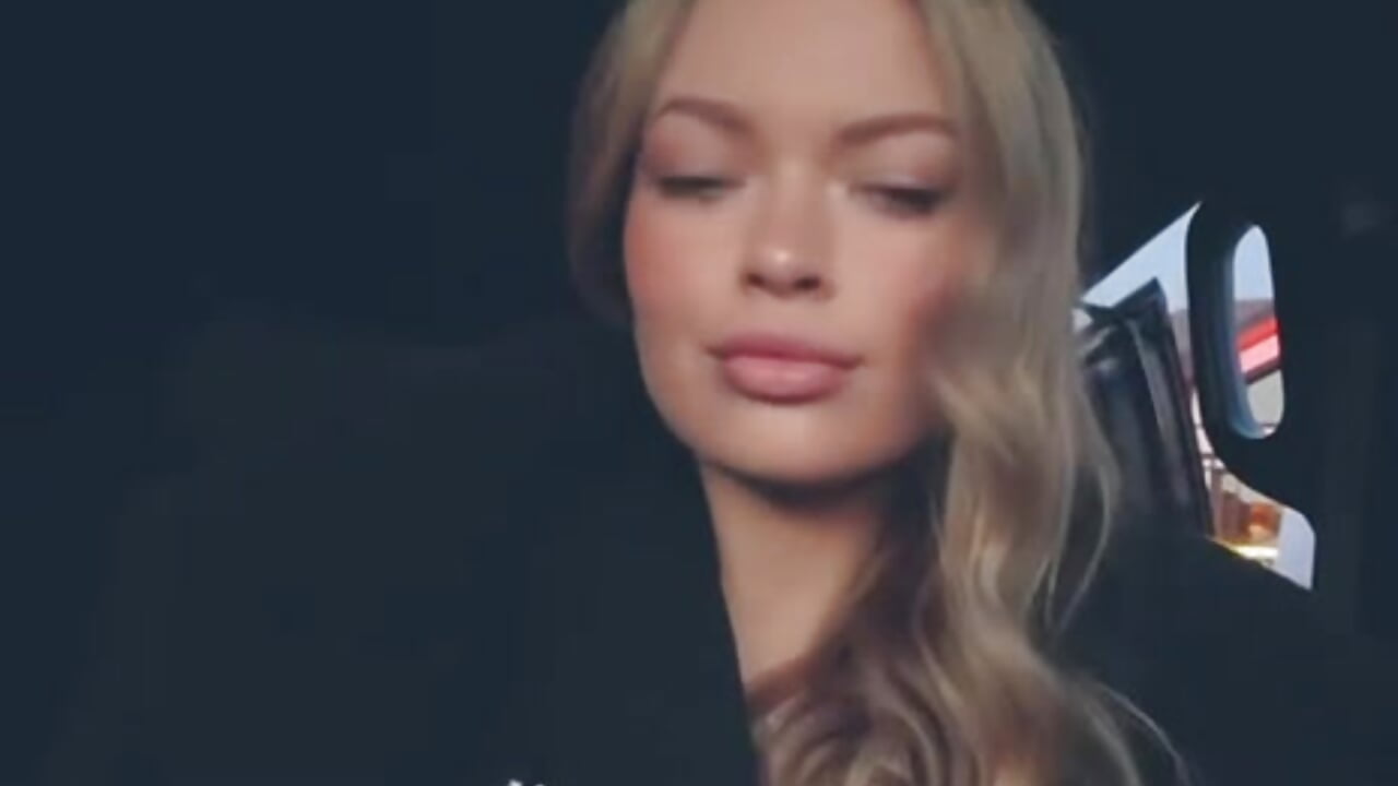 Me<3 - video av LolaZola cam model