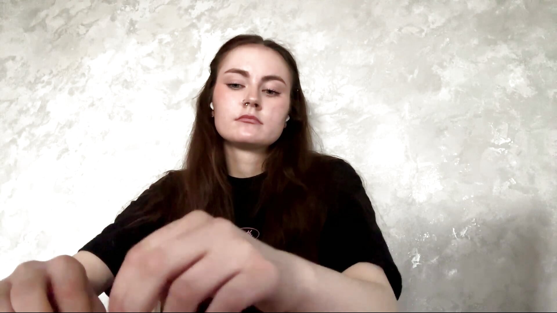 Do you want me to stand up and show myself? - video av CaroylnEnz cam model