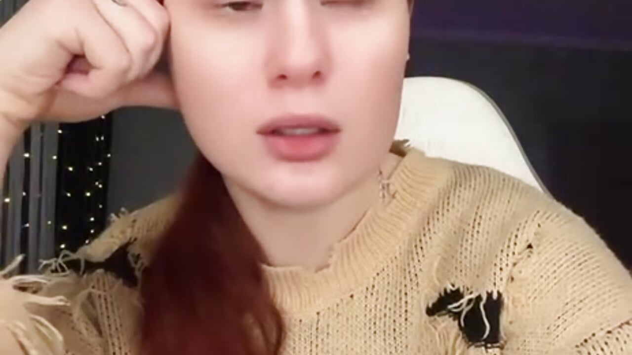 A little of me) – video od webkamerové modelky FoxyEmma