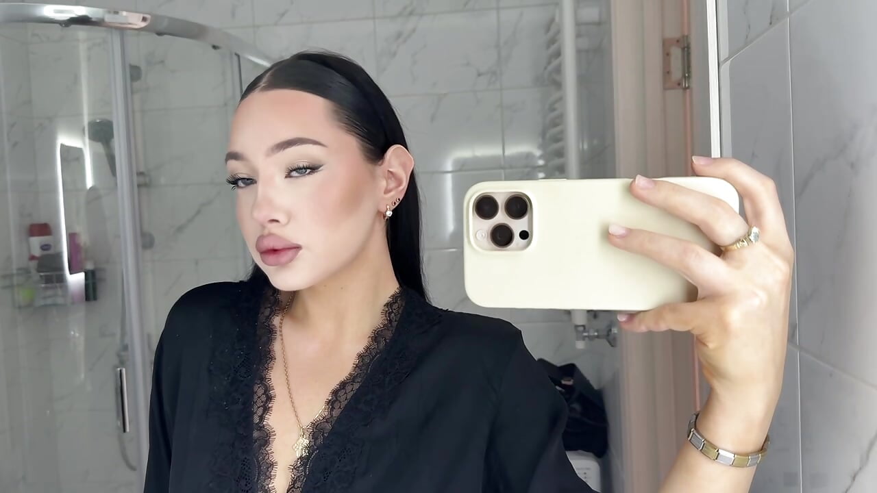 feel me - video by LilyVirelle cam model