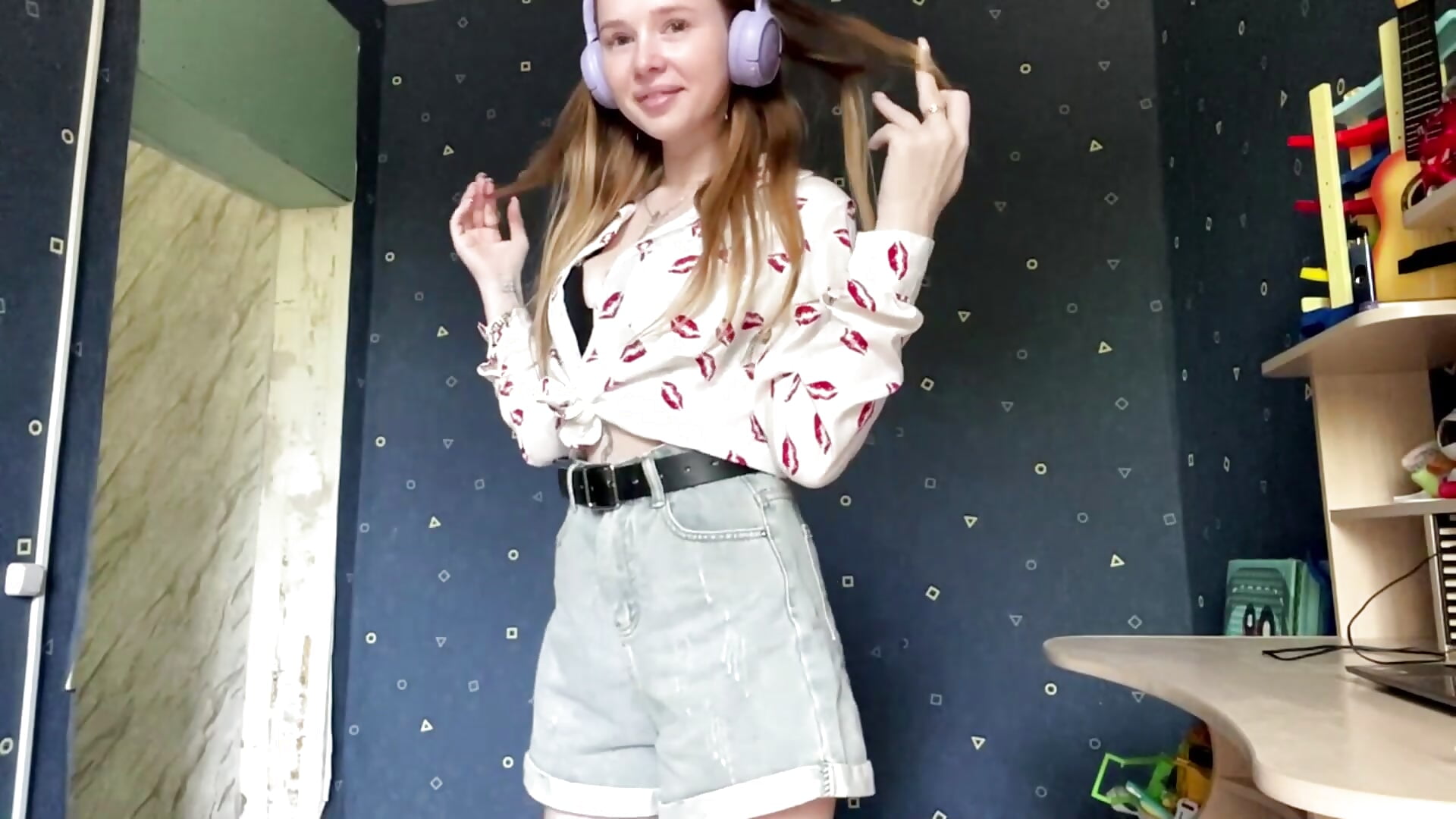 I love to tease you - video by fanybuny cam model