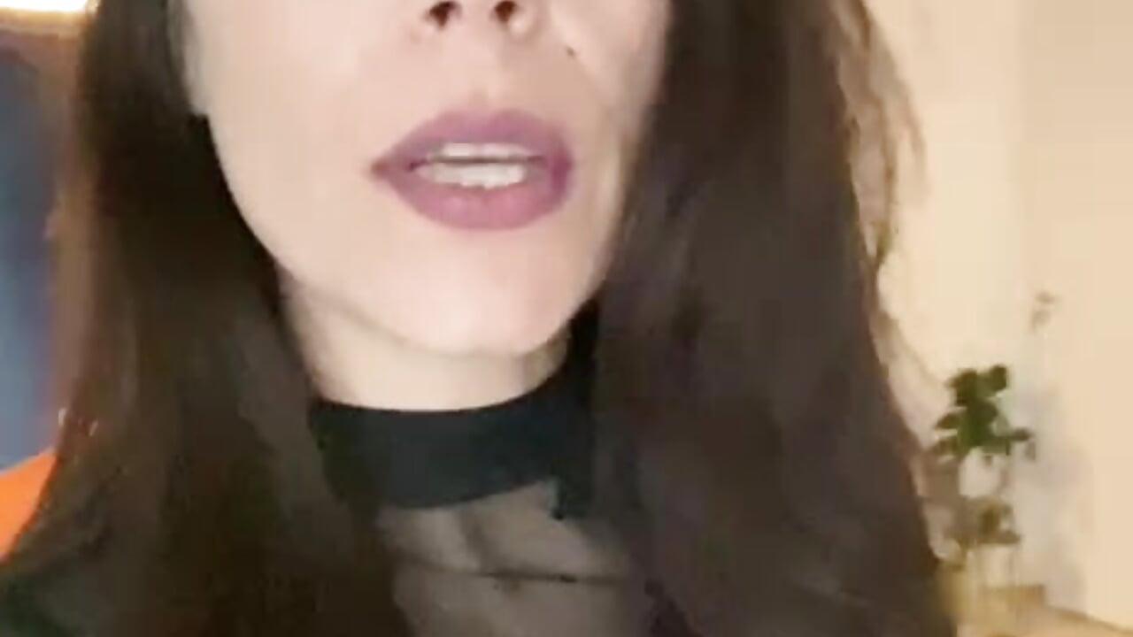 Listen to my whipsers - video by ElisBelle cam model