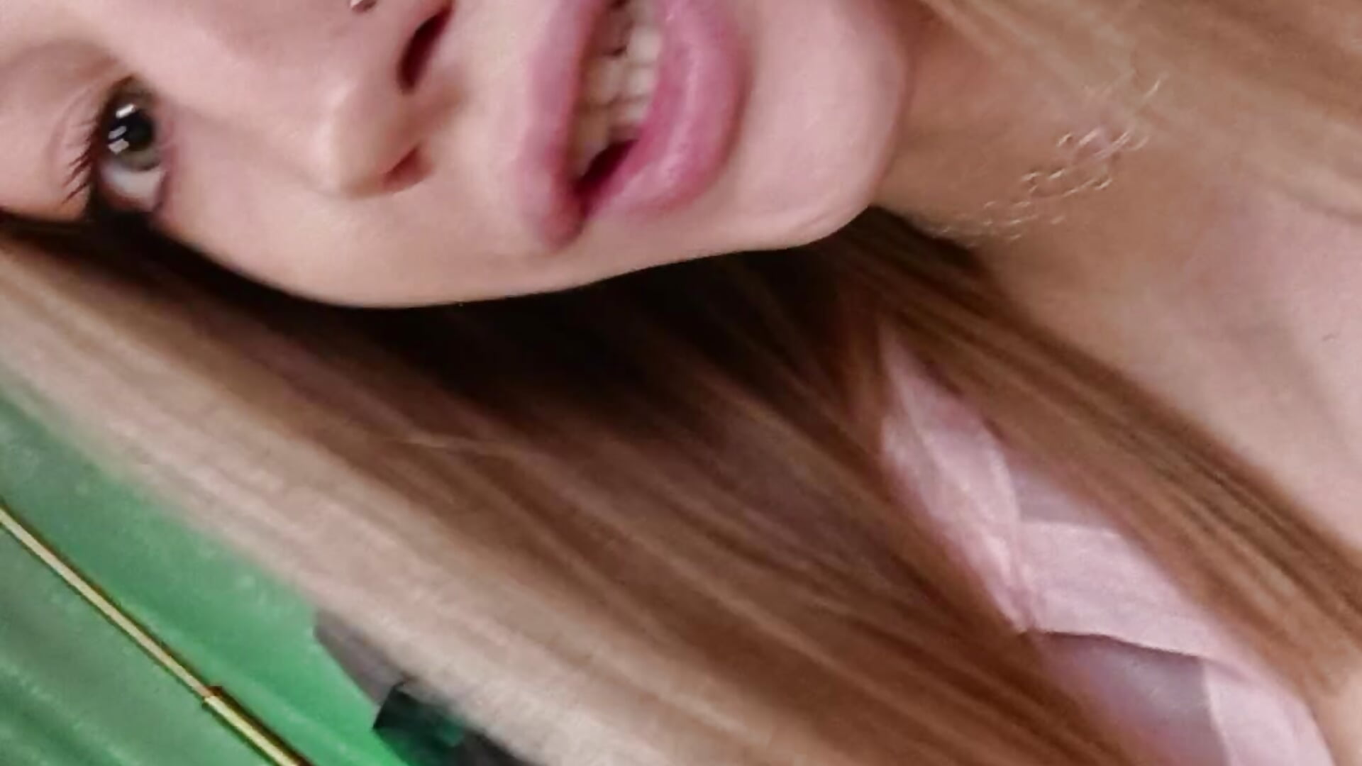 Heyyy guys! I'm Melrose - video oleh model kamera Melrose_