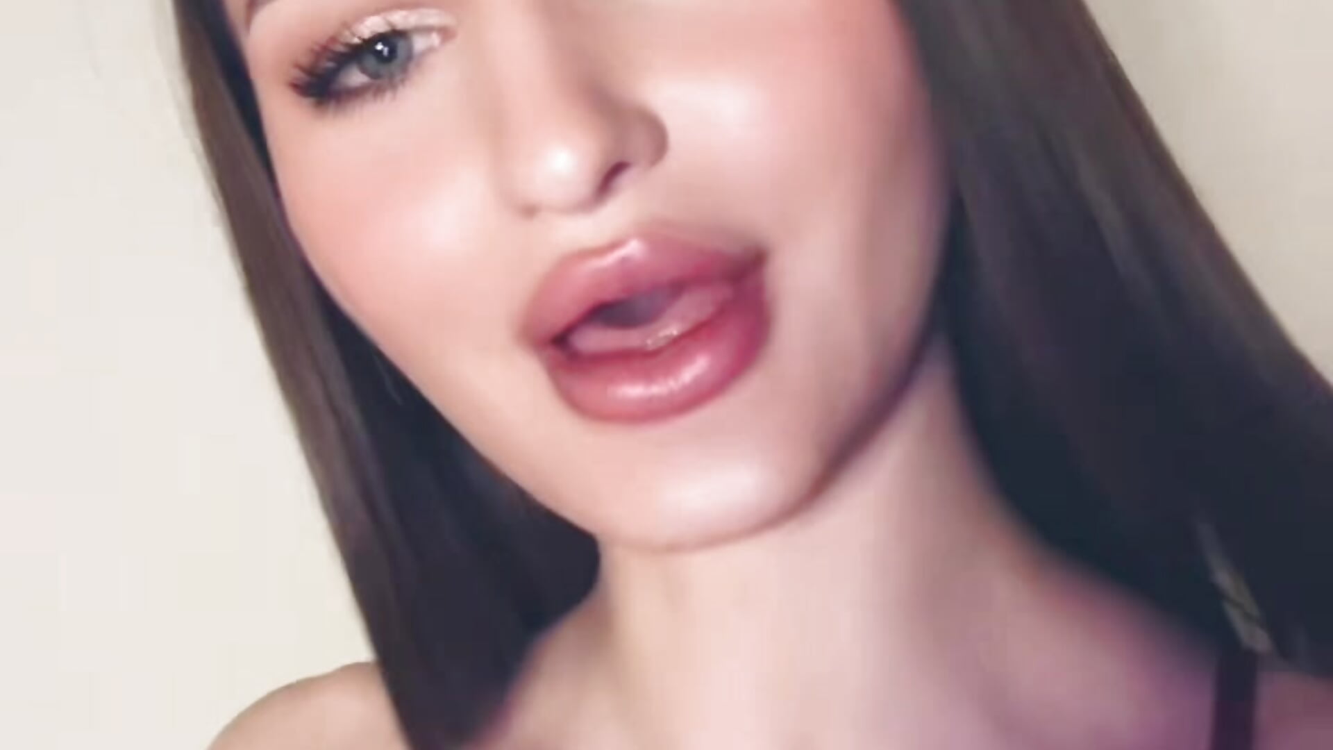 lip sync❤️ - video oleh HallieHollo kamera model