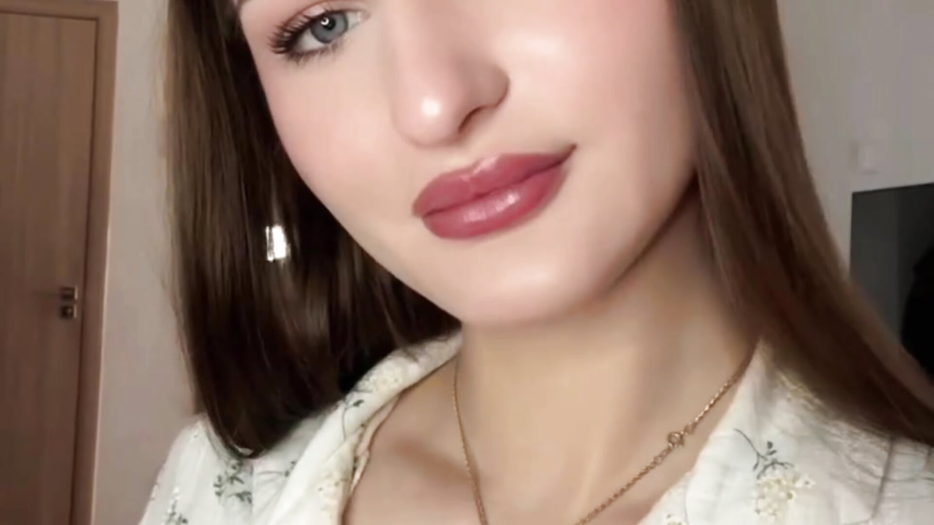 A little sleepy😴 - HallieHollo主播的视频