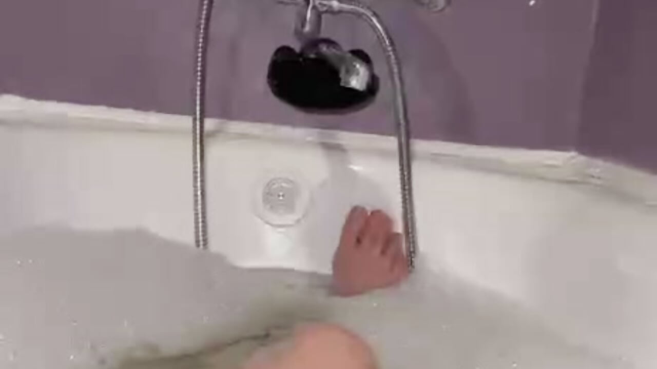 Warm bath😍 - Vídeo de TeshaDurrell, modelo de vídeos