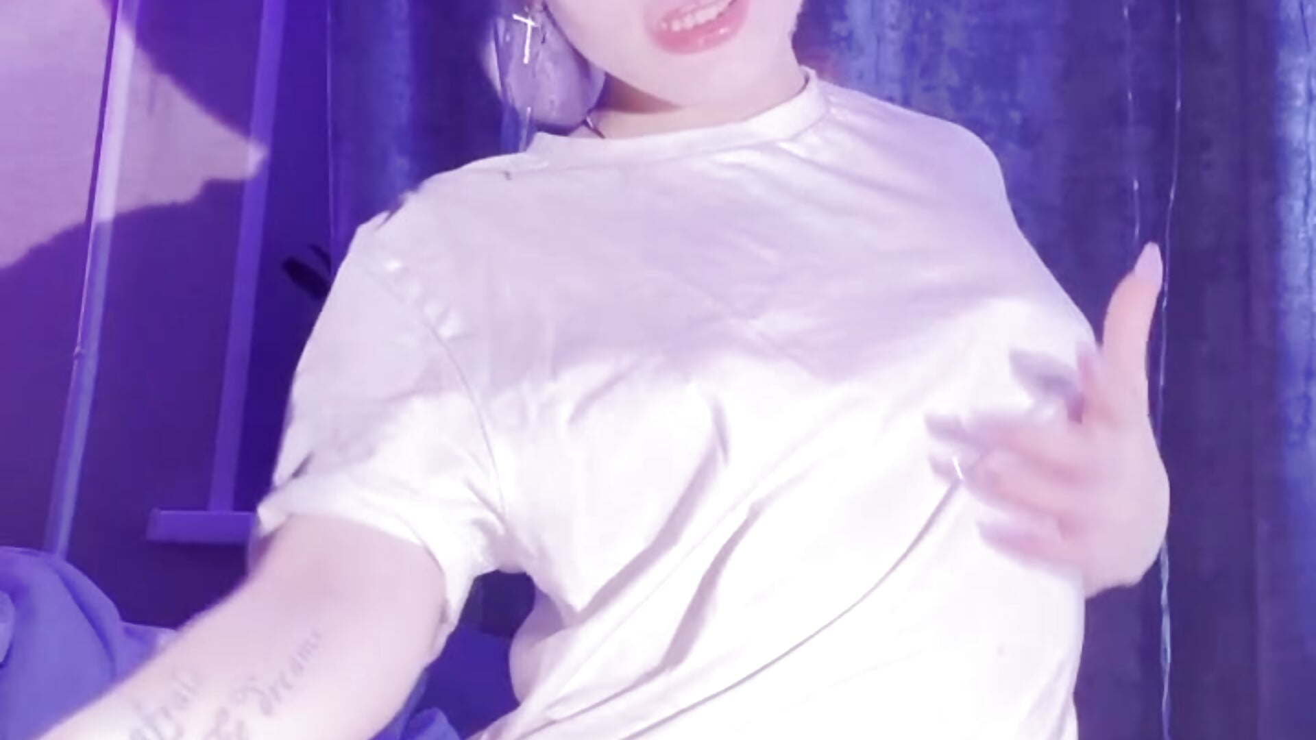 This is Lora❤ – видео вебкам-модели Girl_Meow18