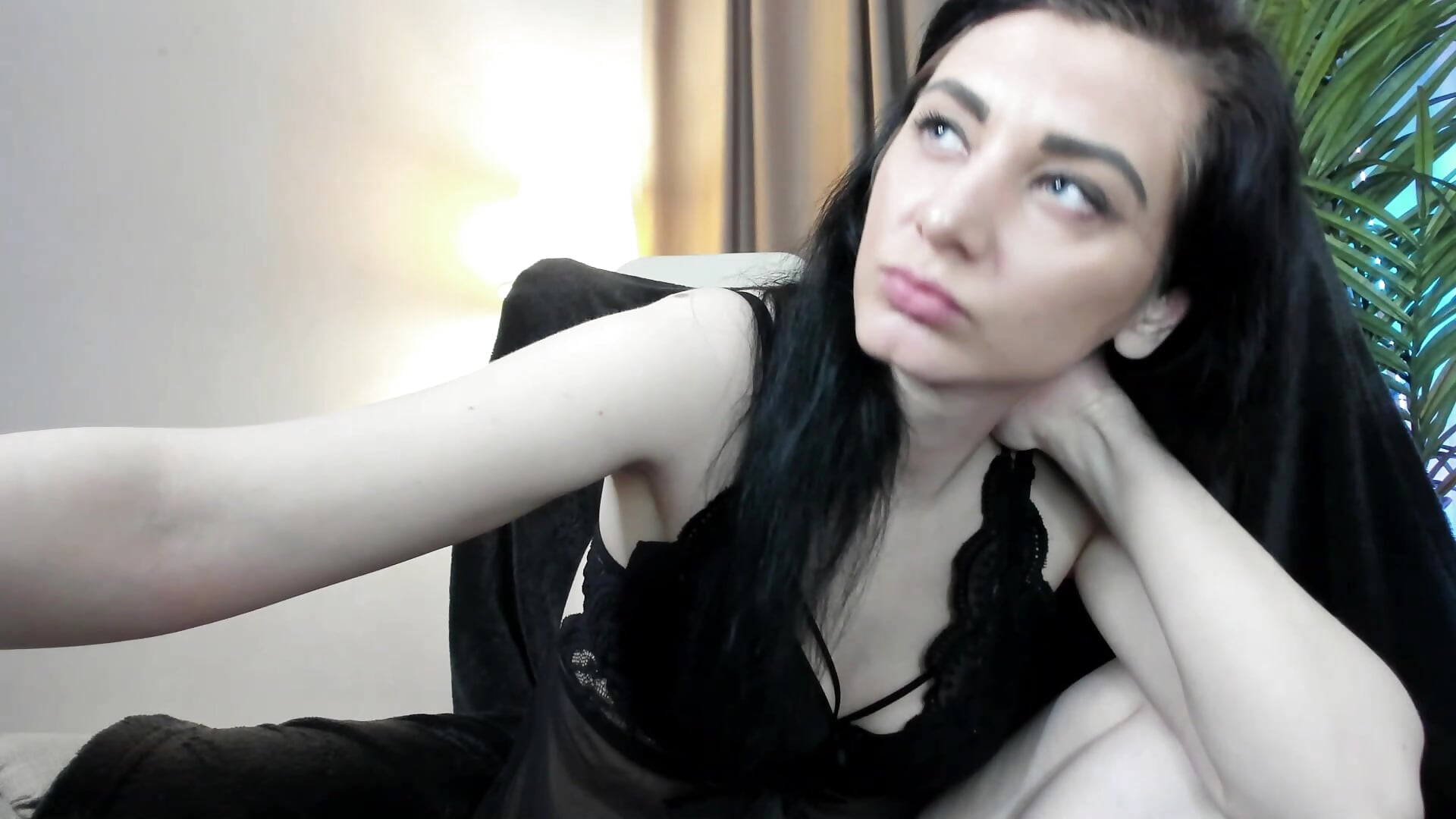 in the room in different poses)))* - vídeo de Ophyrix modelo de câmara