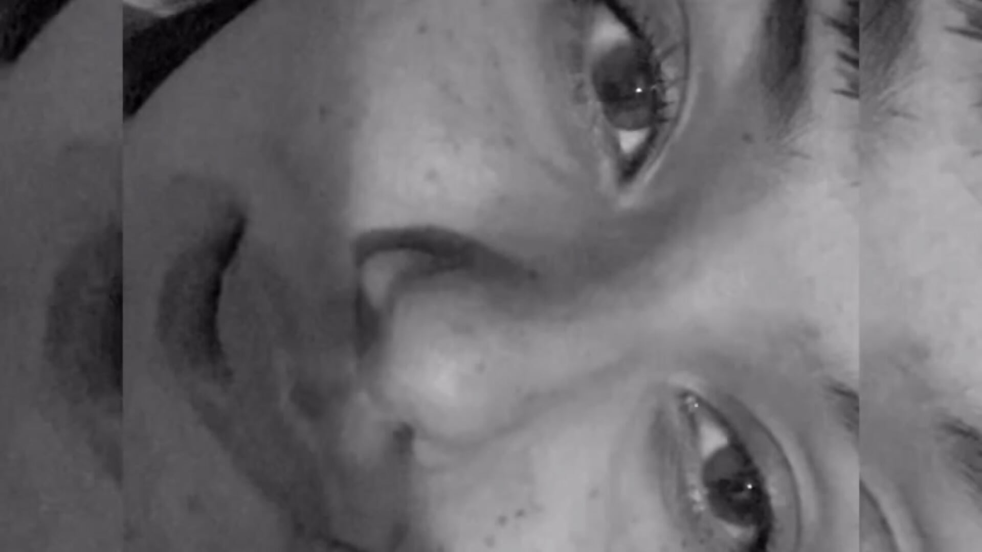 13CD3028-E914-4295-A9C6-59C272DE9D65– Abrildqquino kameramodell videója