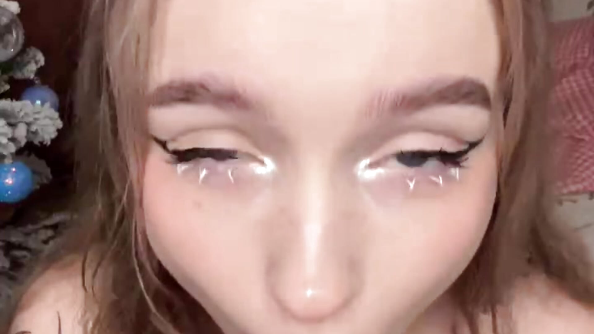POV blowjob topless - vídeo de la modelo de cam -baby-tiny-