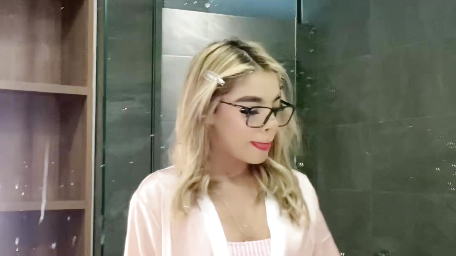 Hello? - video by Nikkiadamsz cam model