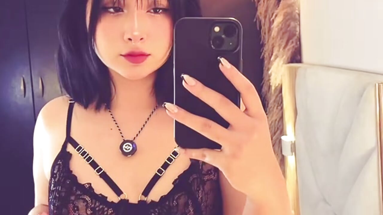 online - video av Lilith_nyxx cam-modell