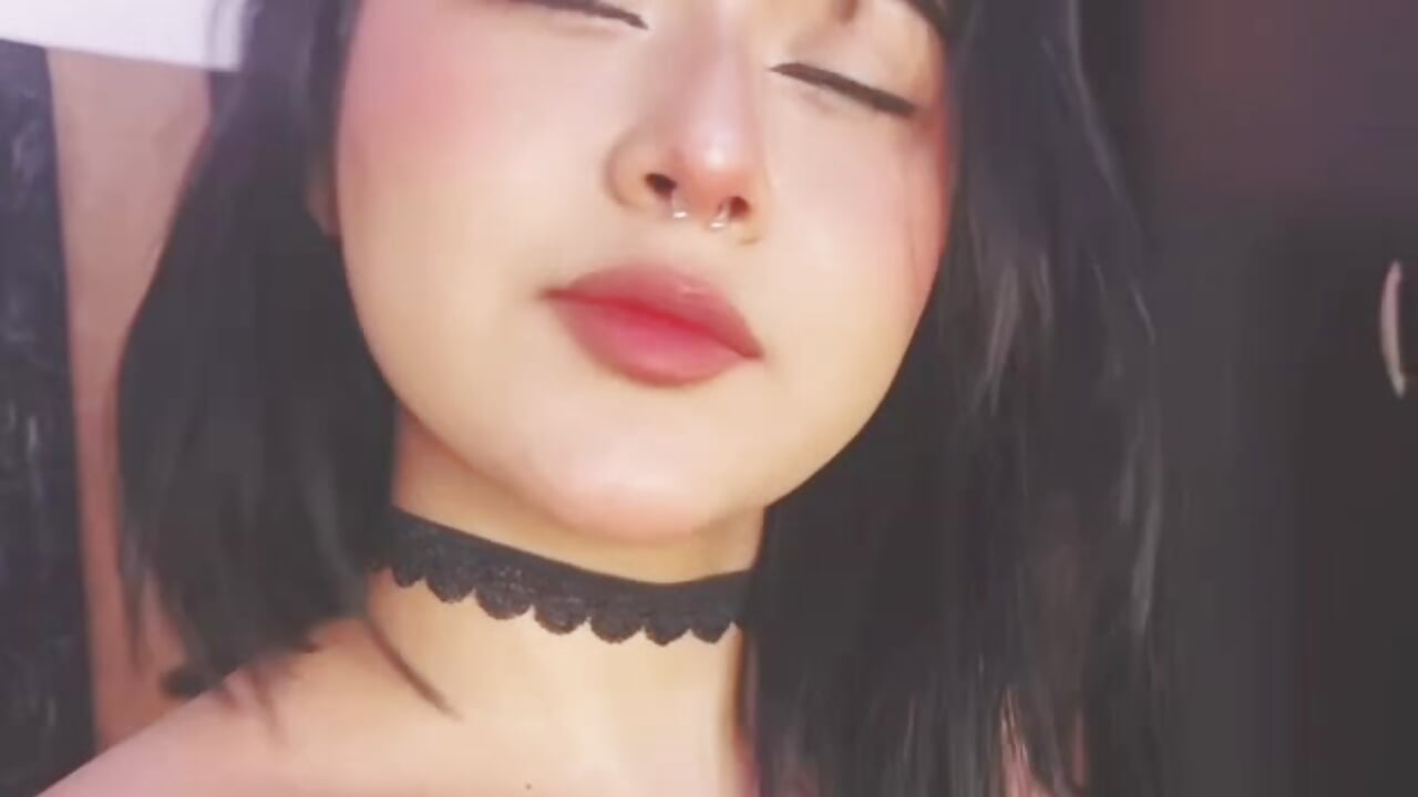 Do you dare to discover my naughtiest side? 🗝️✨ - video oleh model kamera Lilith_nyxx