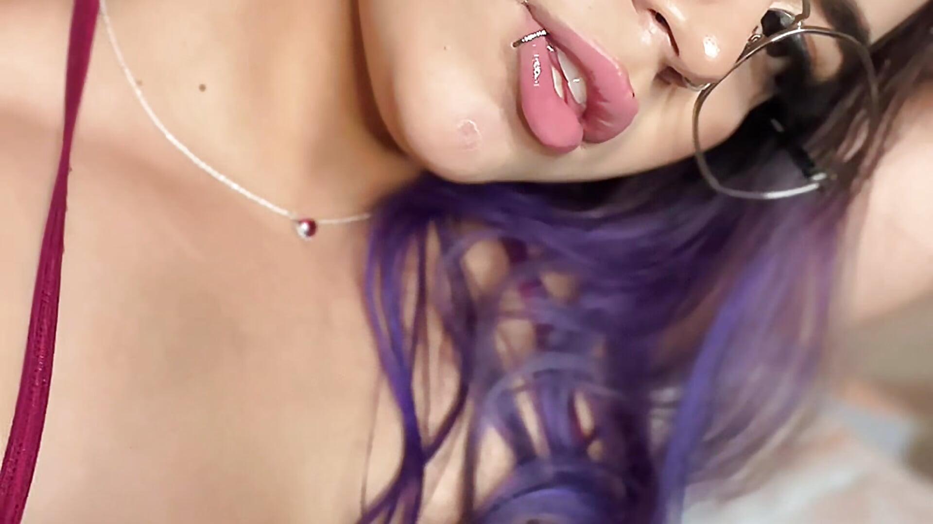 showing you my piercings - video di annemallow1 modella di cam