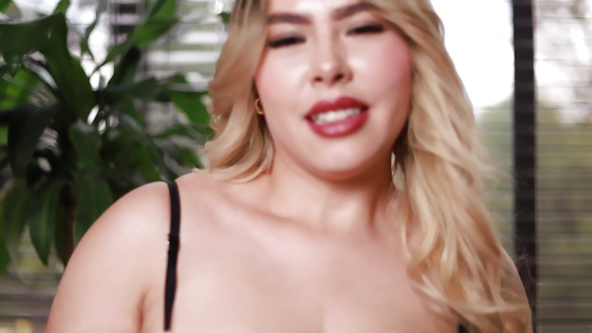 ROYAL PASSION 💛🔥 - video by katyablonde_ cam model