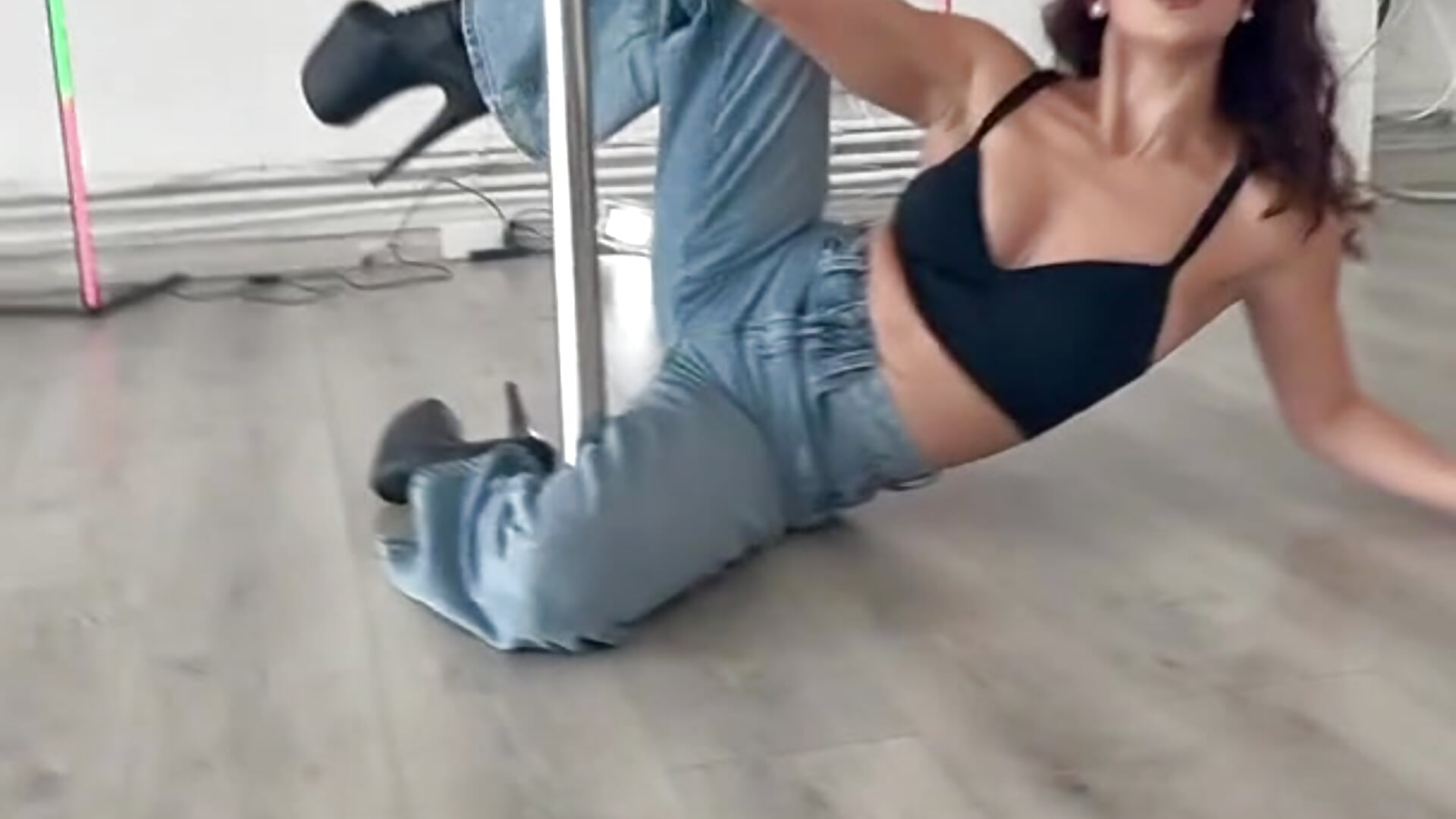 Me, the pole… and all your attention 😈