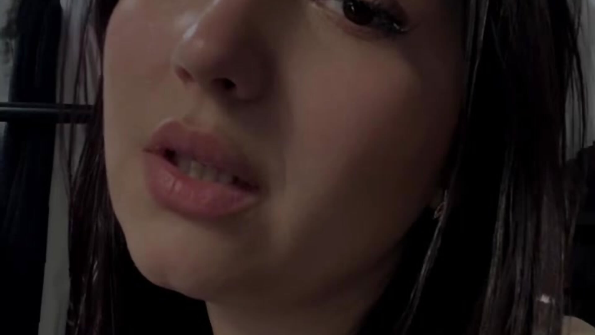 Tease😘😘 - video oleh model kamera AnnaaPage