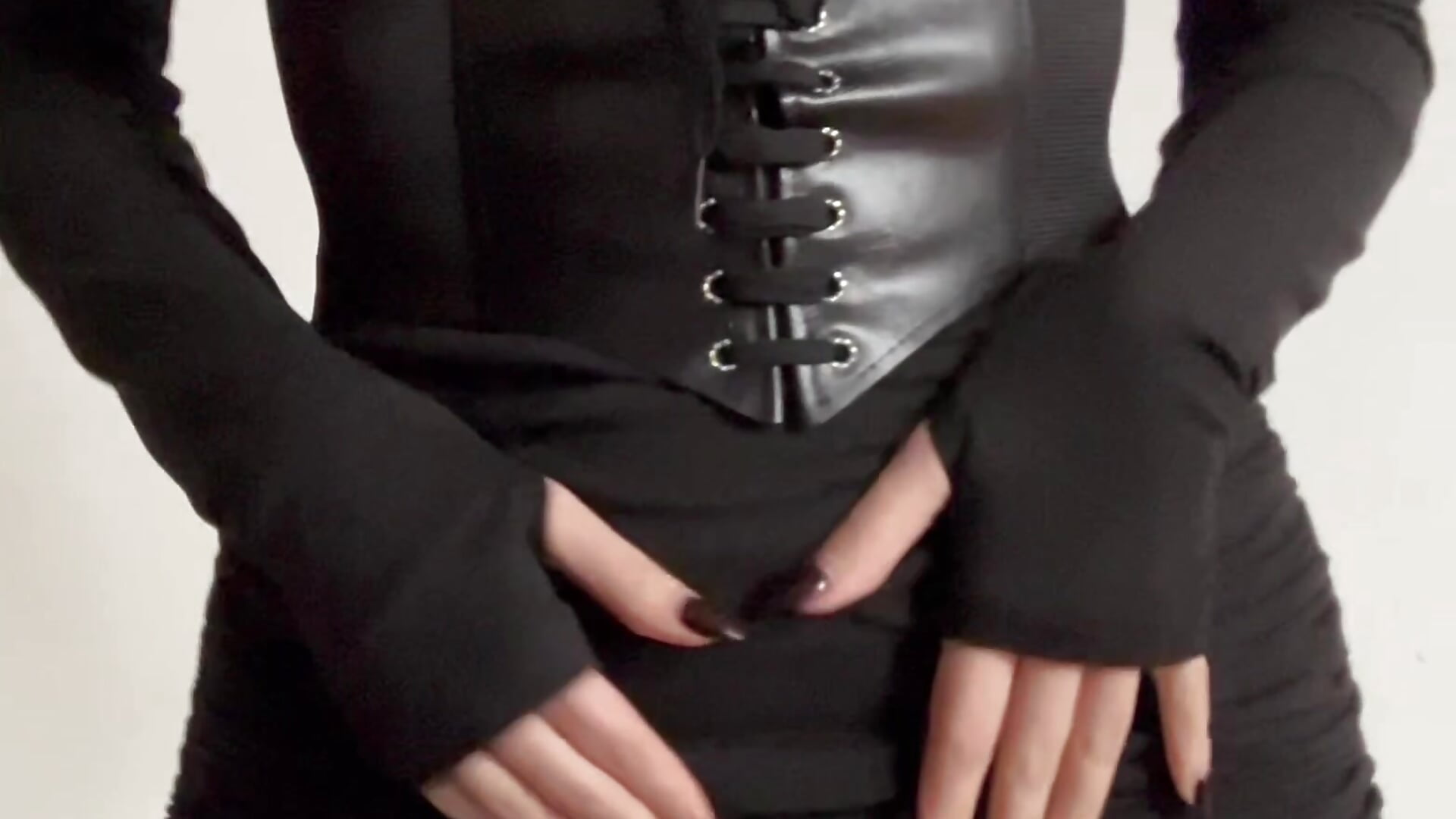 Me and my hard nipples 😮‍💨 - video di Calytrixx modella di cam