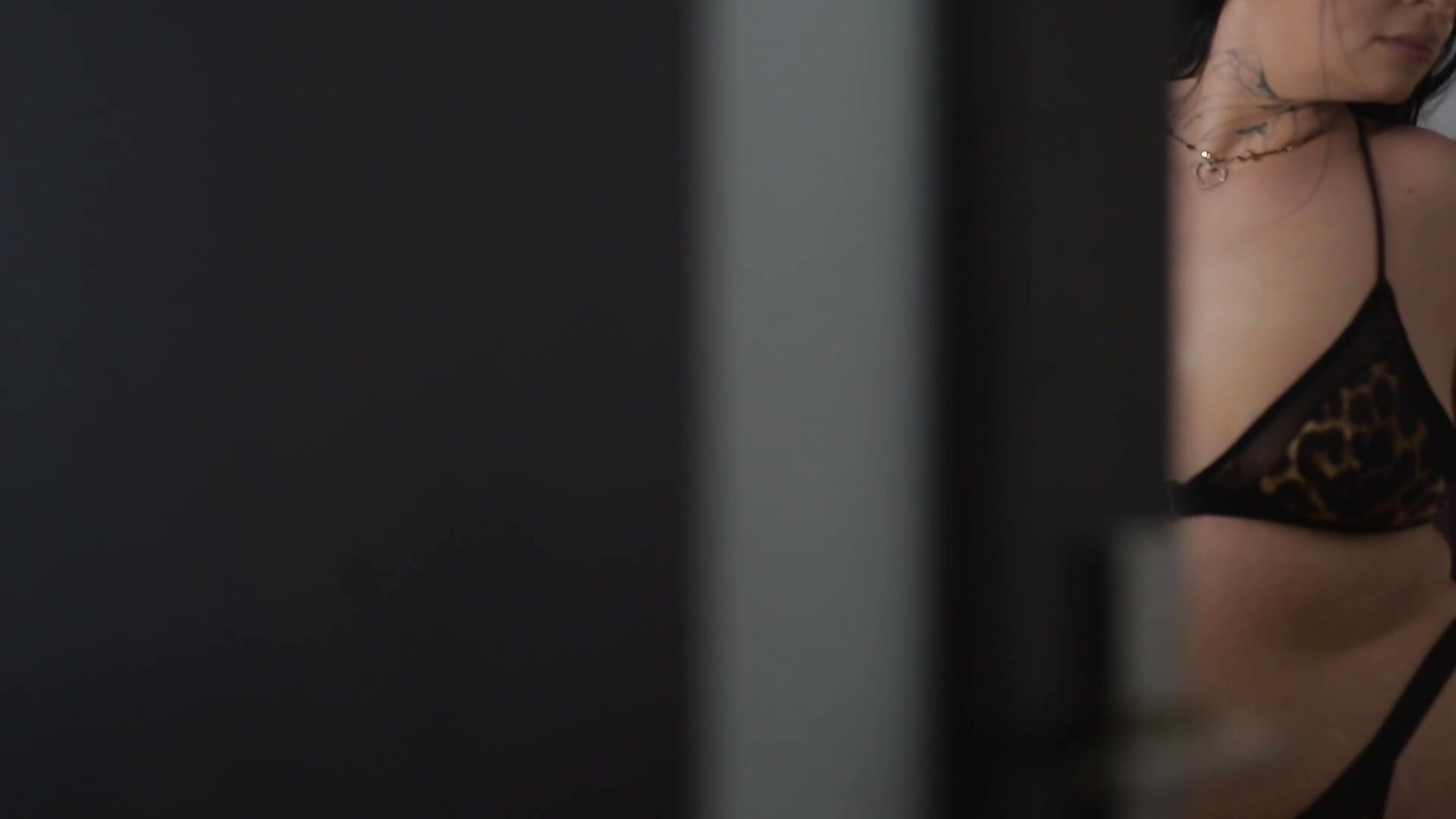 Innocent? Think Again - vídeo de la modelo de cam NickyInk