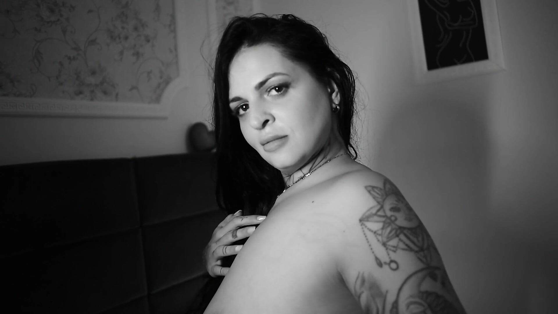 Late Night Secrets - vídeo de la modelo de cam NickyInk