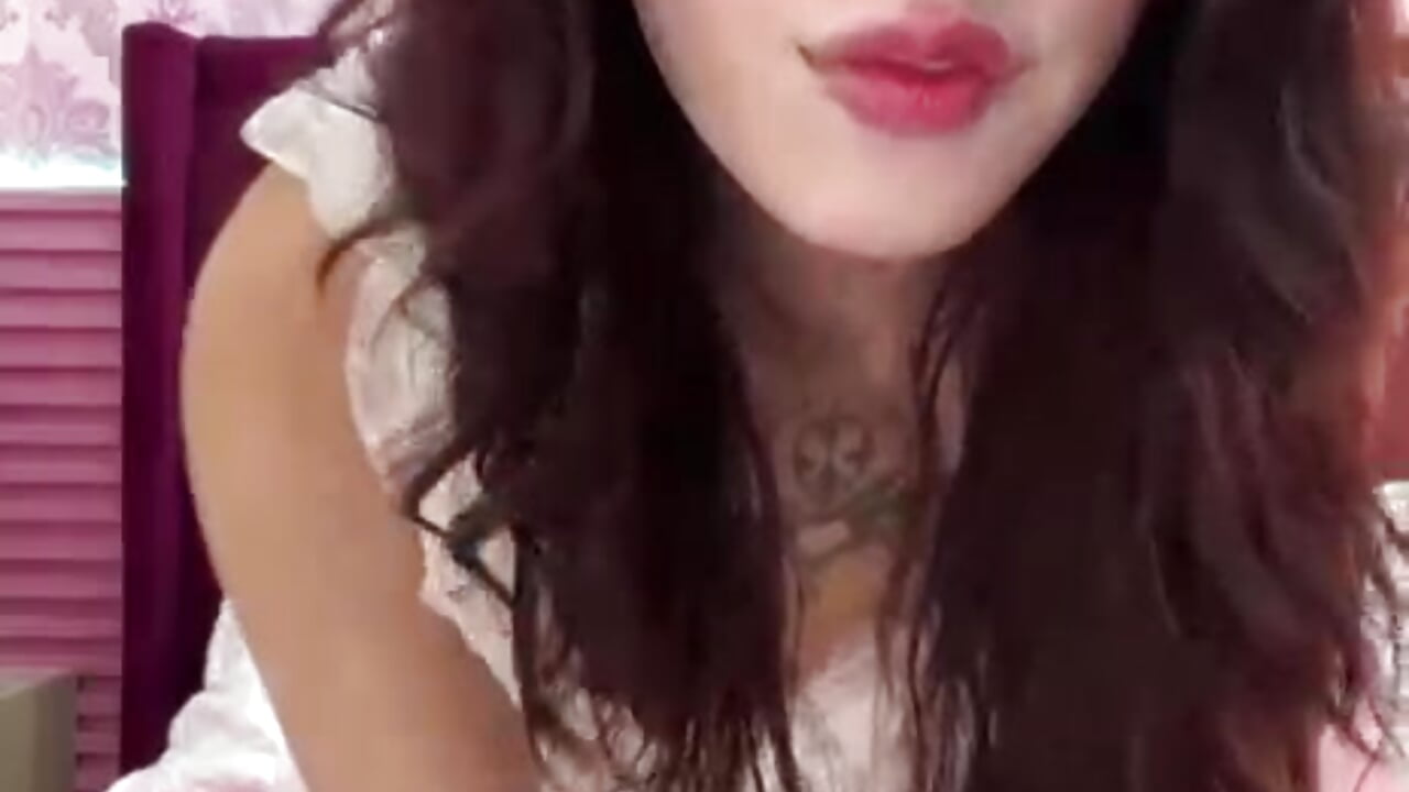 Today this kitten feels very naughty❤️‍🔥🥵 - clip cu ValeryBeaumont model videochat
