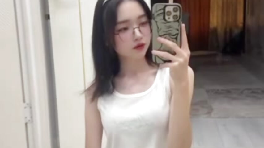 what do u feel while you look at me?