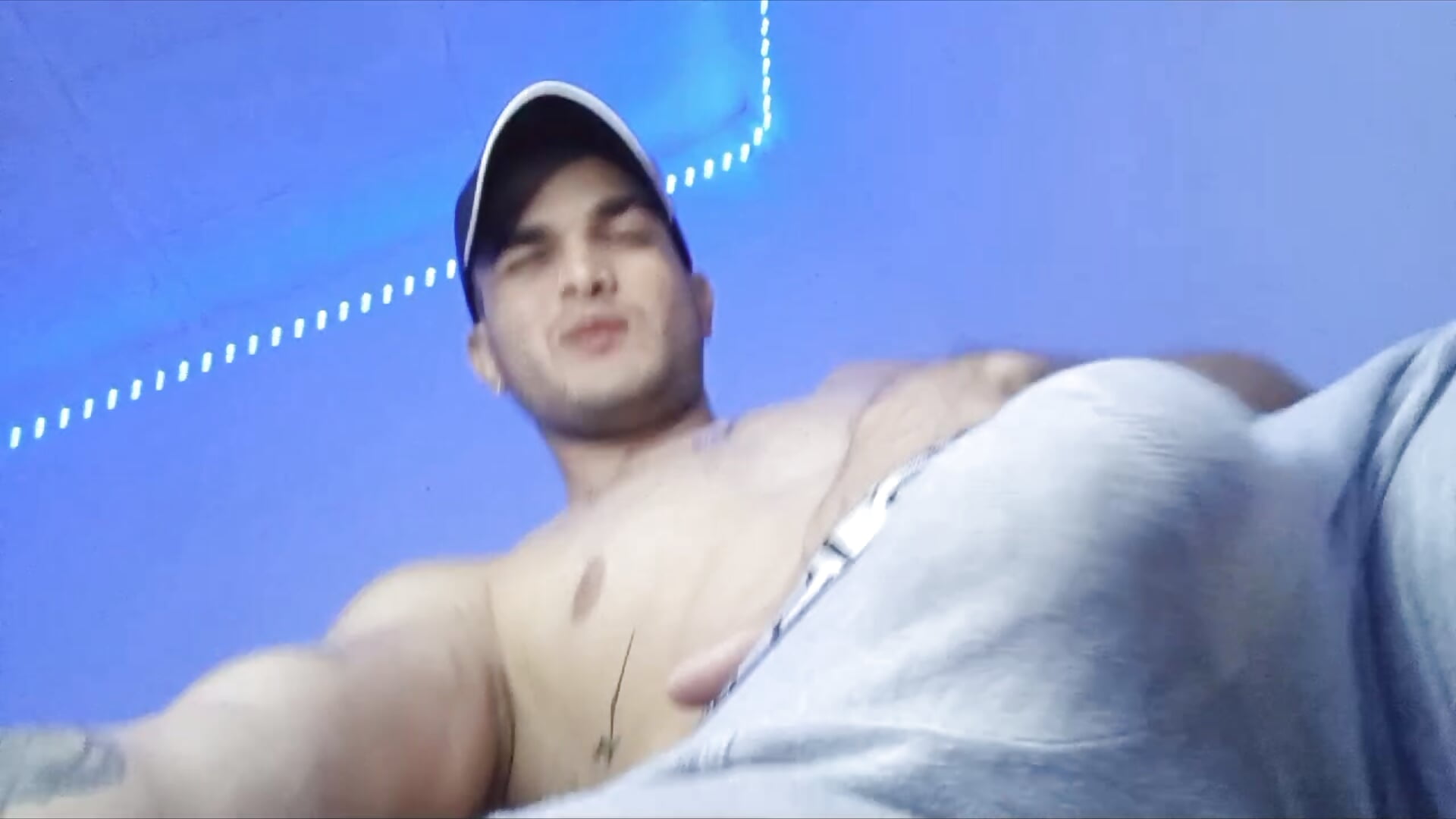 Nicolas_Moncadas adlı kamer modelinin viral videoları:  2491