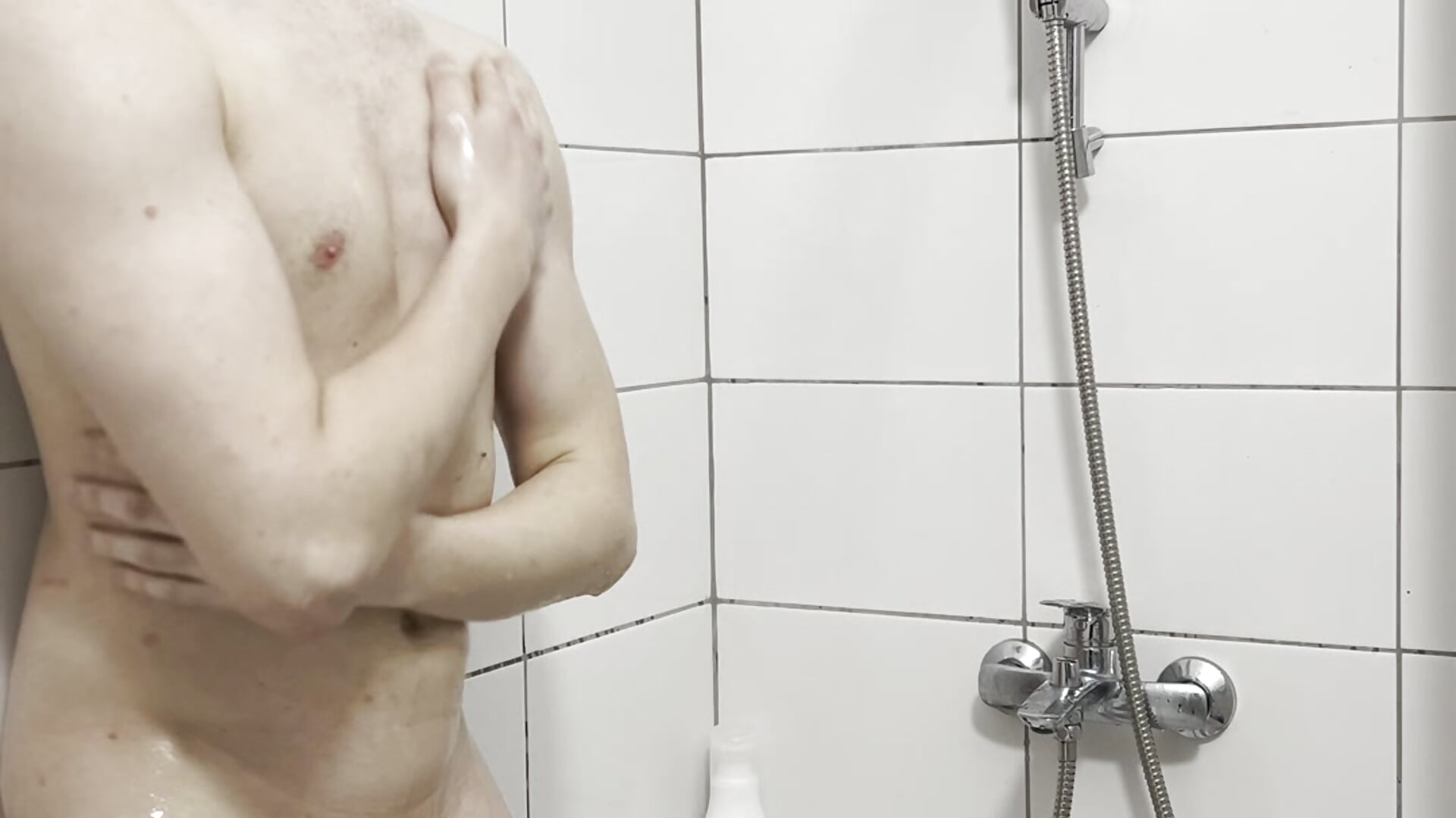 Taking shower , play with dildo and CUM - video di Recklessalanx modella di cam